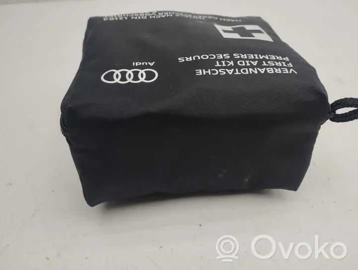 Audi Q3 F3 Verbandskasten Verbandstasche 8J7860282B
