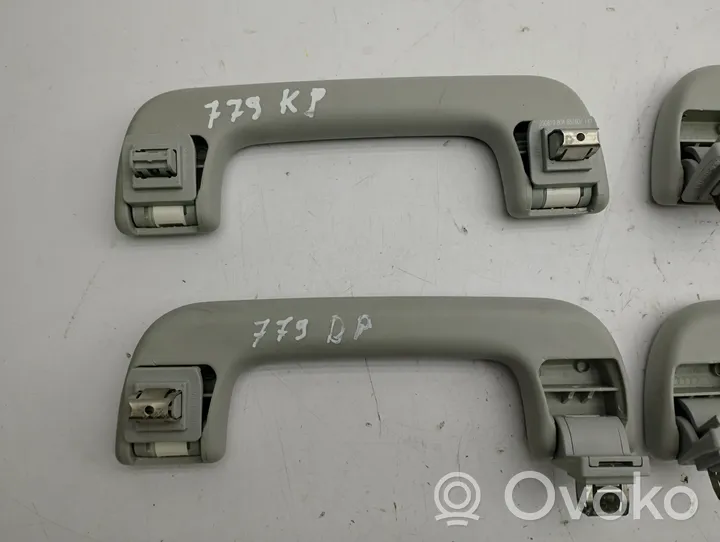 Audi Q3 F3 Un set di maniglie per il soffitto 80A857607