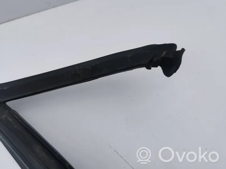 Audi Q2 - Guarnizione in gomma finestrino/vetro portiera anteriore 81A837440B