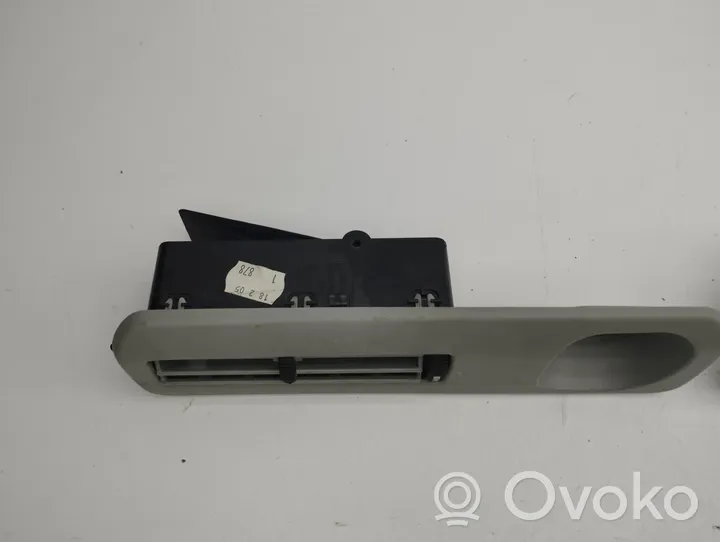 Mercedes-Benz Vito Viano W639 Griglia di ventilazione nel tetto A6398300854