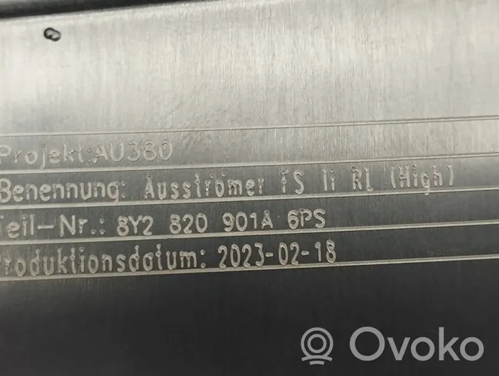 Audi A3 8Y Dysze / Kratki środkowego nawiewu deski rozdzielczej 8Y2820901A