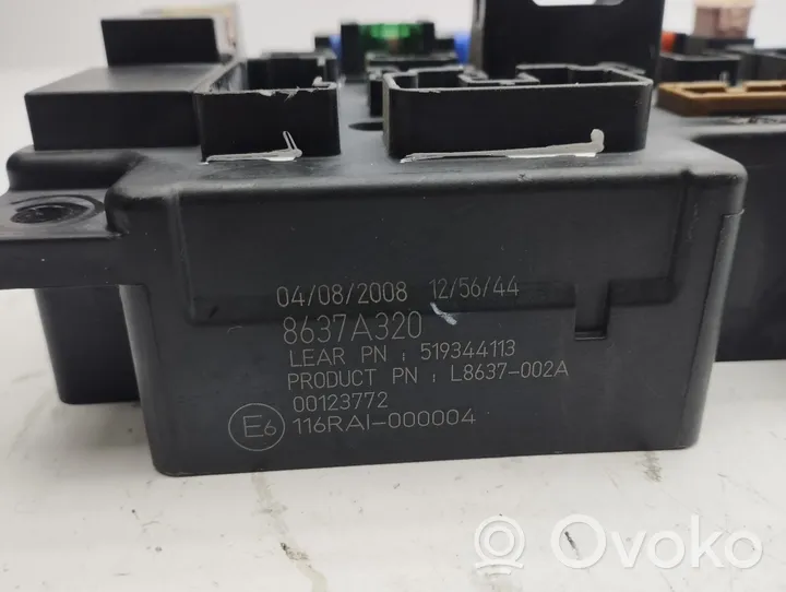 Citroen C-Crosser Module de fusibles 8637A320