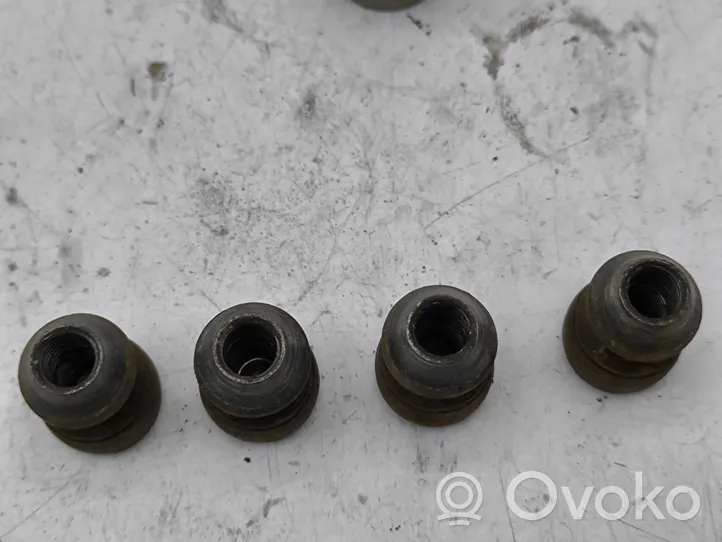 Chevrolet Captiva Anti-theft wheel nuts and lock 