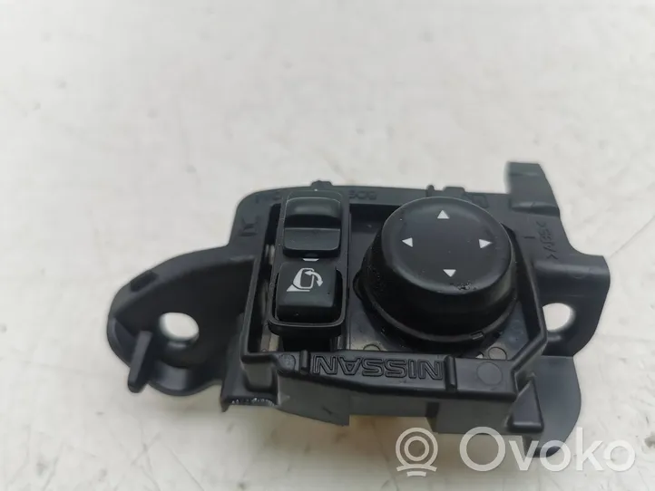 Nissan Qashqai Bouton de commutateur rétroviseur latéral 809444EA0AA