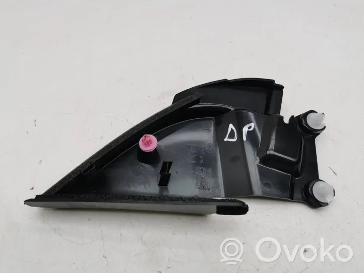 Nissan Qashqai Moulures des vitres de la porte avant 802924EA2A