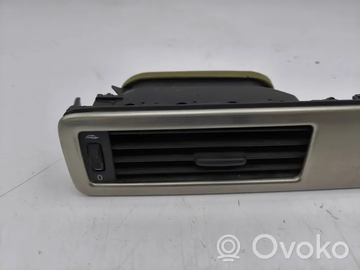 Volvo V70 Griglia di ventilazione centrale cruscotto 30643315