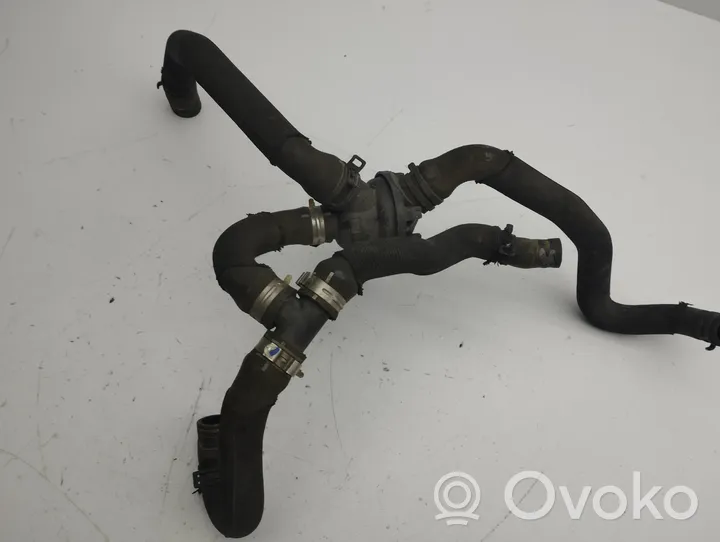 BMW i3 Tuyau de liquide de refroidissement moteur 8385235