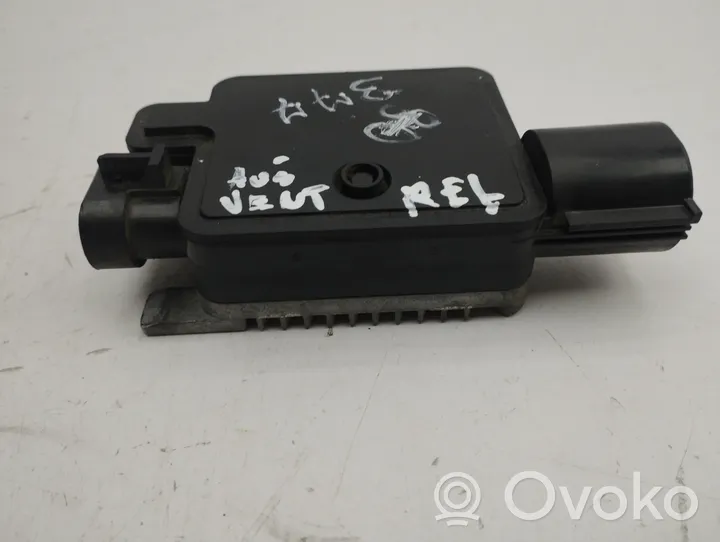 Ford Focus Coolant fan relay 500031168211