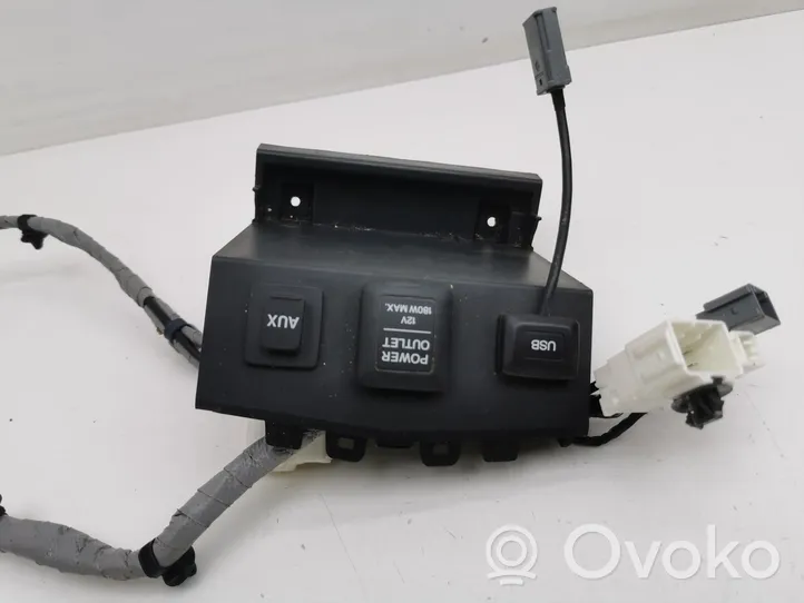 Honda CR-V USB-pistokeliitin 83410T0AK210M1