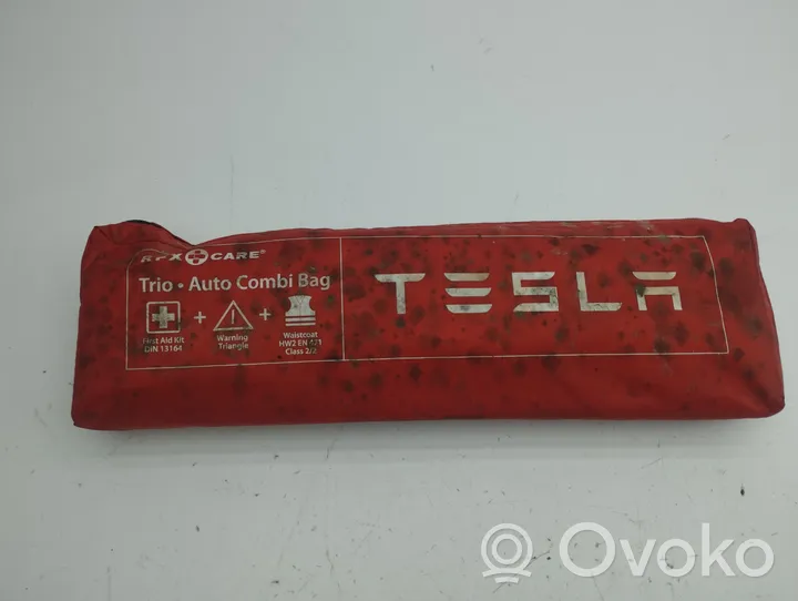 Tesla Model S Kit di pronto soccorso 