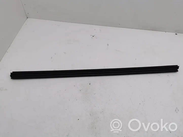 Honda HR-V Rubber seal rear door 