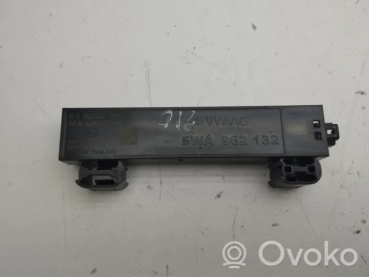 Skoda Octavia Mk4 Antena systemu bezkluczykowego 5WA962132