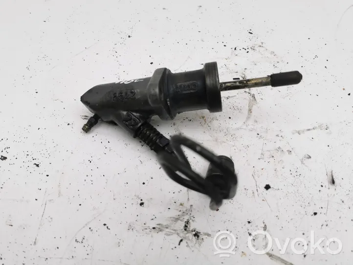 BMW 5 E39 Clutch slave cylinder 