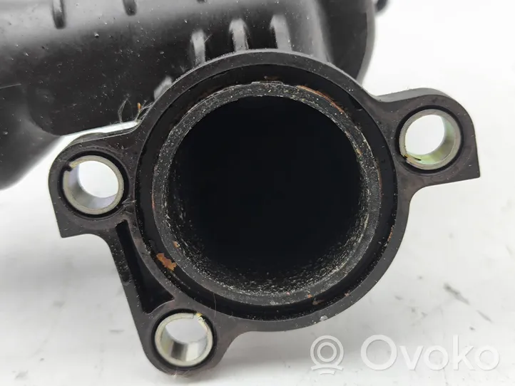 Audi A5 Carcasa del termostato 04L121111H