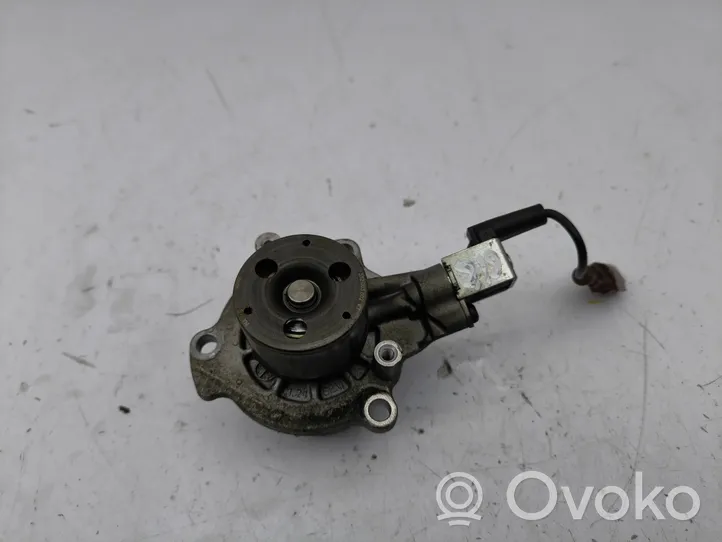 Audi A5 Pompe de circulation d'eau 04L011L