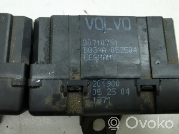 Volvo XC90 Relè riscaldamento sedile 30710791