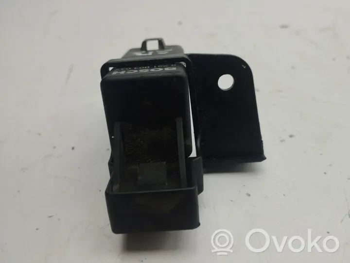 Volvo S80 Glow plug pre-heat relay 0281003037