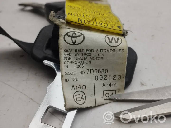 Toyota Corolla Verso AR10 Ceinture de sécurité arrière centrale (siège) 7D6680