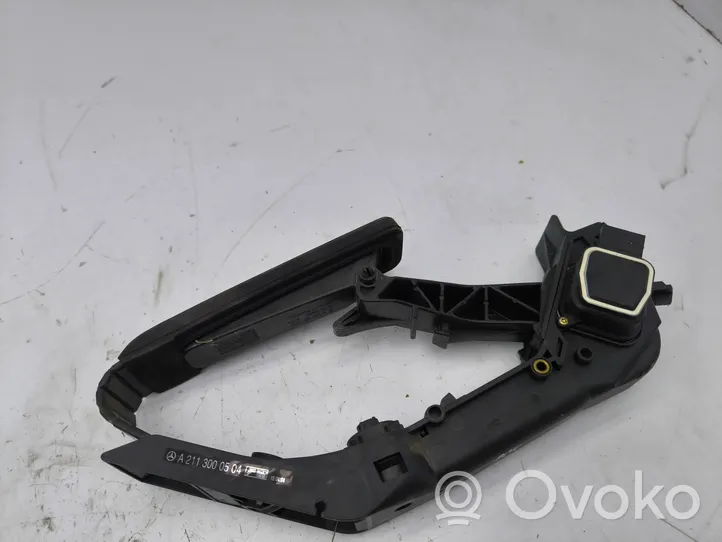 Mercedes-Benz E W211 Accelerator throttle pedal A2113000504