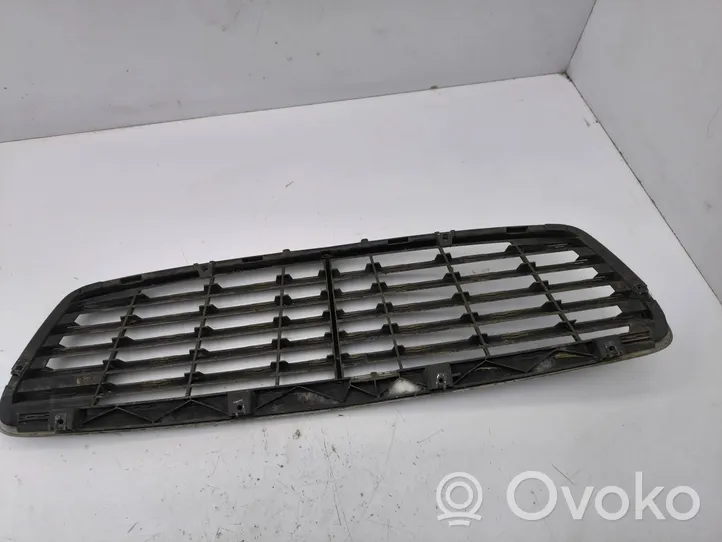 Mercedes-Benz E W211 Grille de calandre avant A2118800583