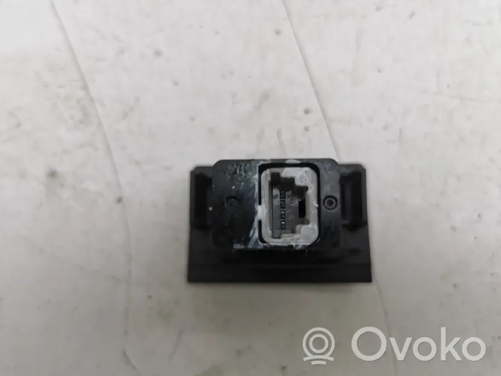 Toyota Prius (XW20) Enchufe conector entrada auxiliar 