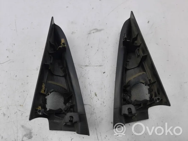 Toyota Prius (XW20) Moldura protectora del altavoz lateral 6749247020