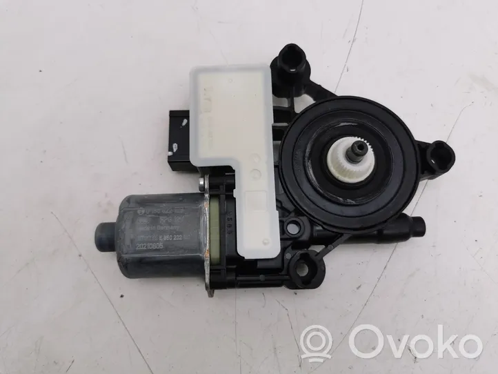 Volkswagen Golf VIII Motorino alzacristalli della portiera anteriore 5Q0959407G