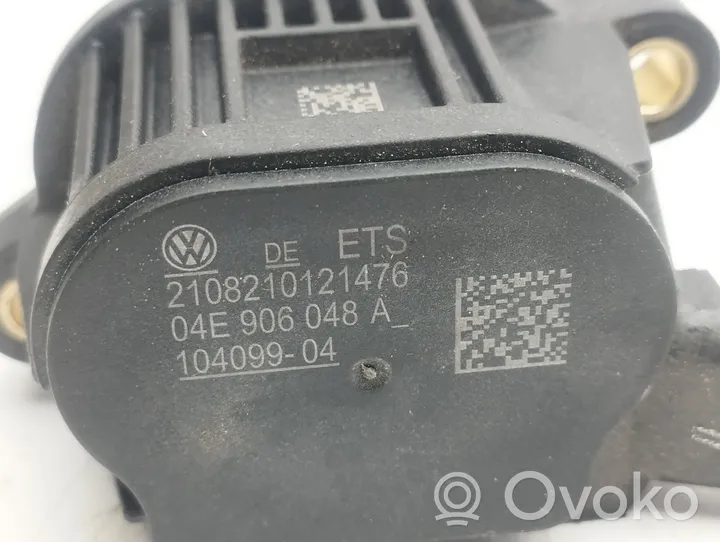 Volkswagen Golf VIII Zawór sterujący / Ustawienia wałka rozrządu 04E906048A