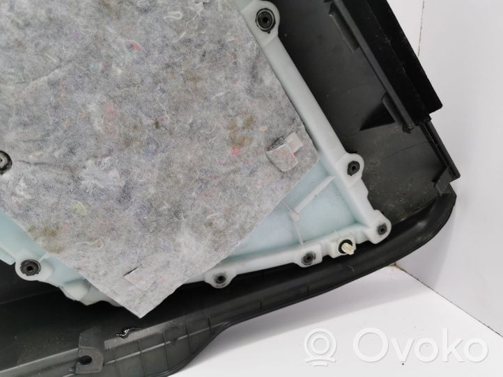 Toyota Auris E180 Takaoven verhoilu 6778802110