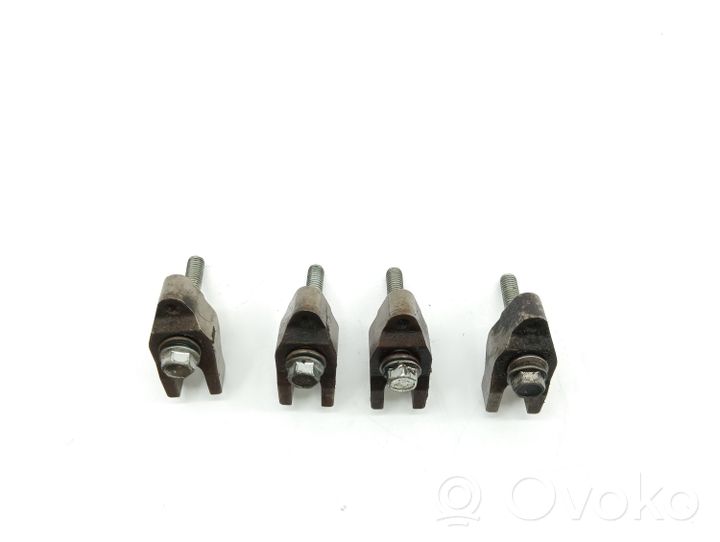 Toyota Auris E180 Support de pince d'injecteur de carburant 