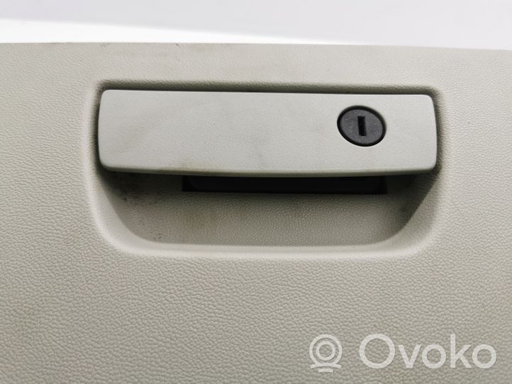 Chrysler Voyager Glove box C313301