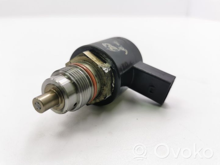 Mercedes-Benz C W204 Regulator ciśnienia paliwa 98077515A01