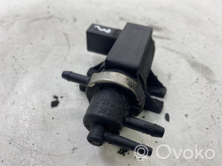 Volkswagen PASSAT B5.5 Vacuum valve 1J0906677