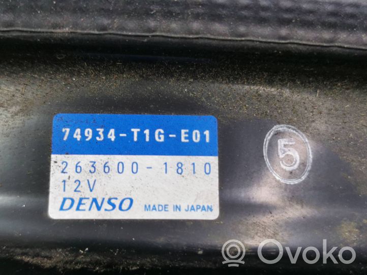 Honda CR-V Takaluukun koristelista 74934T1GE01