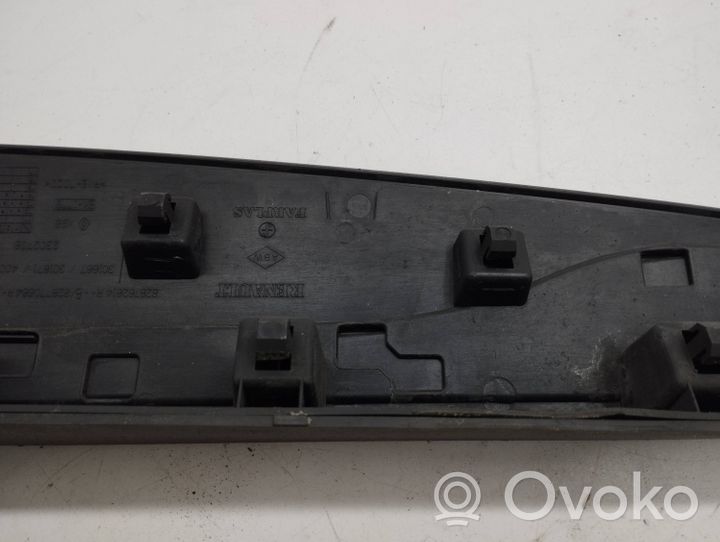 Renault Clio IV Takaoven lista (muoto) 828770664R