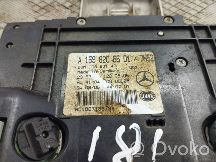 Mercedes-Benz B W245 Światło fotela przedniego A1698206601