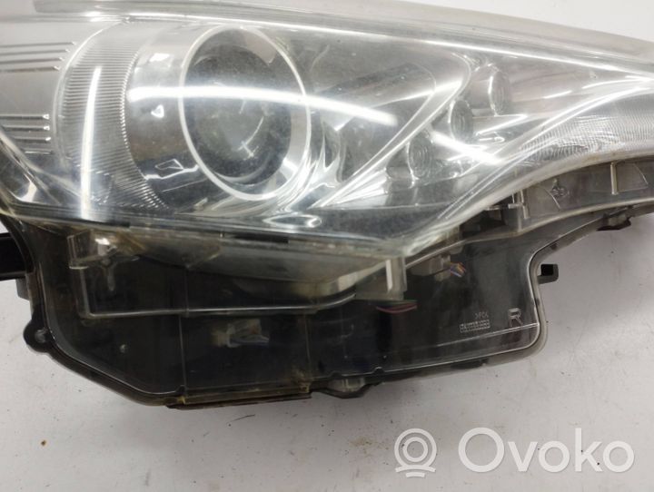 Toyota Avensis T270 Lampa przednia 9922681017