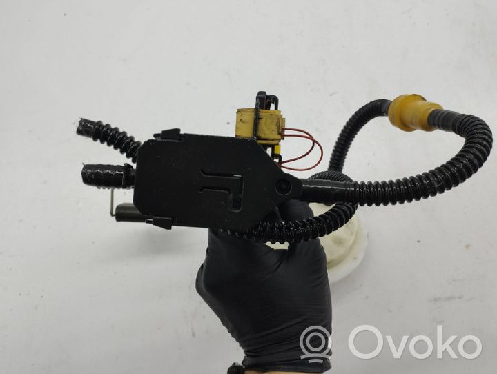 BMW 5 E60 E61 Sensore di livello del carburante 6765849