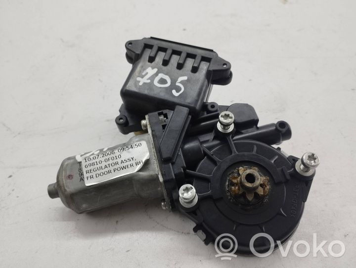 Toyota Corolla Verso AR10 Motorino alzacristalli della portiera anteriore 698100F010