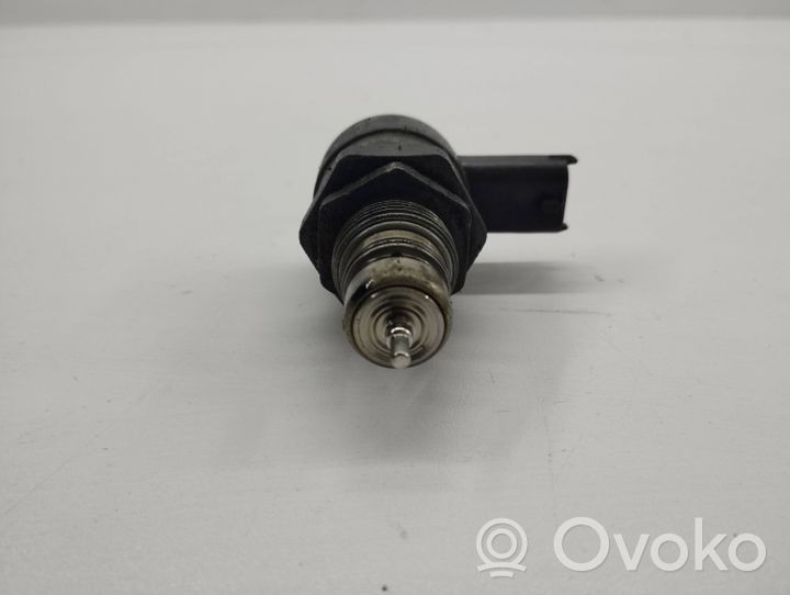 Volvo XC90 Fuel pressure regulator 0281002712