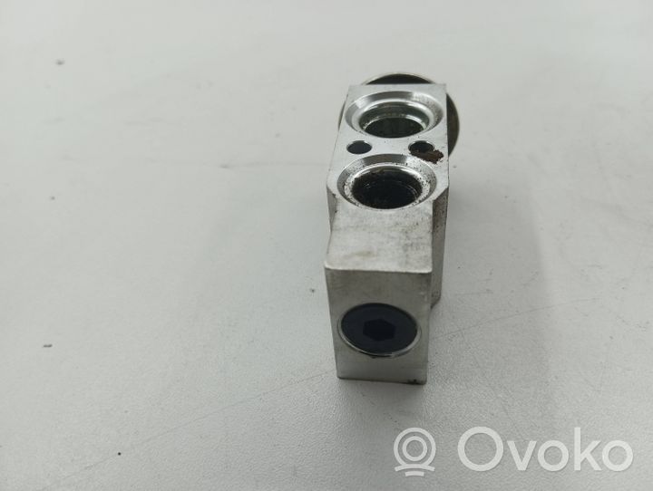 Opel Corsa D Air conditioning (A/C) expansion valve 52355290