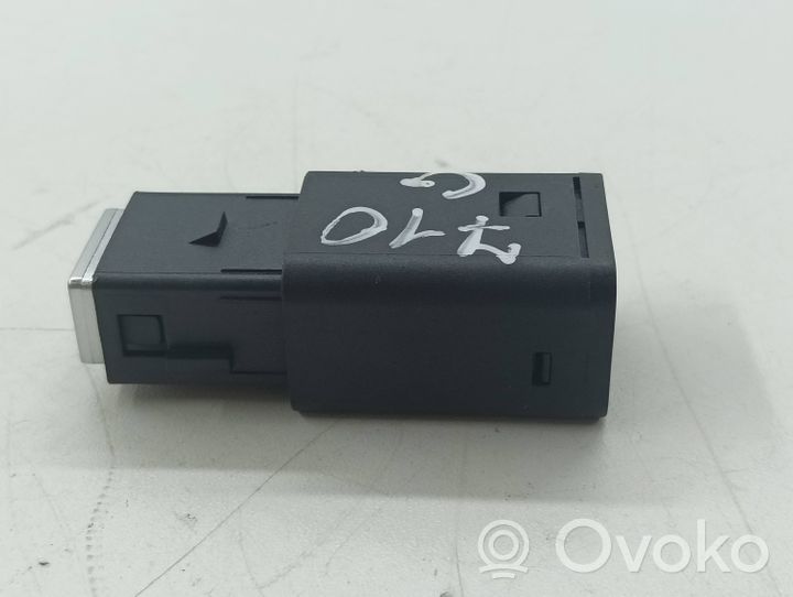 Citroen C5 Aircross USB-pistokeliitin 9824334377