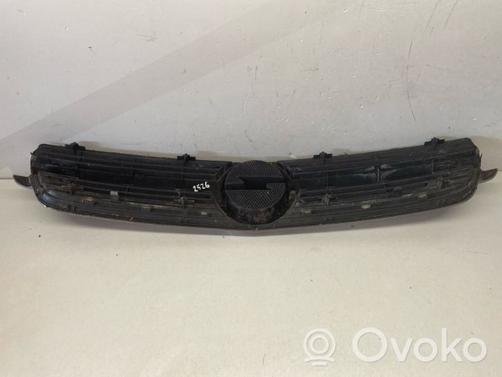 Opel Vectra C Grotelės viršutinės 13106811