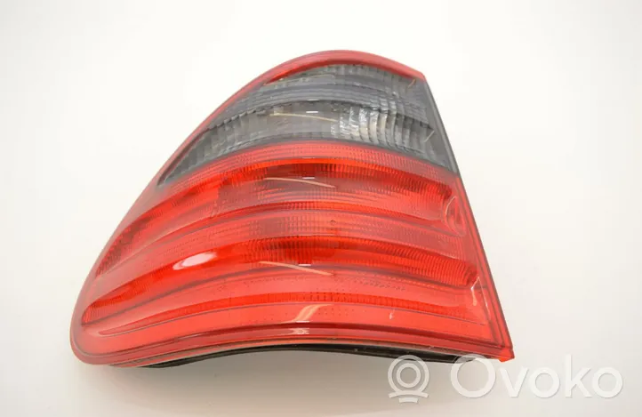 Mercedes-Benz E W210 Lampa tylna 324127L