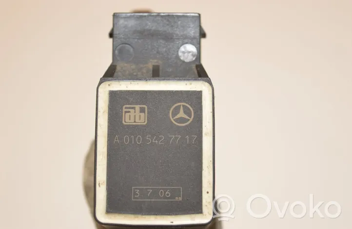 Mercedes-Benz E W211 Capteur de hauteur à suspension pneumatique A0105427717