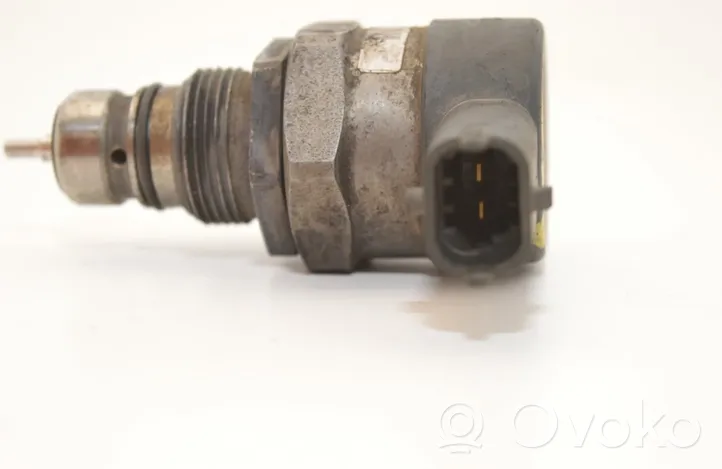 Volvo XC70 Regulator ciśnienia paliwa 0281002712