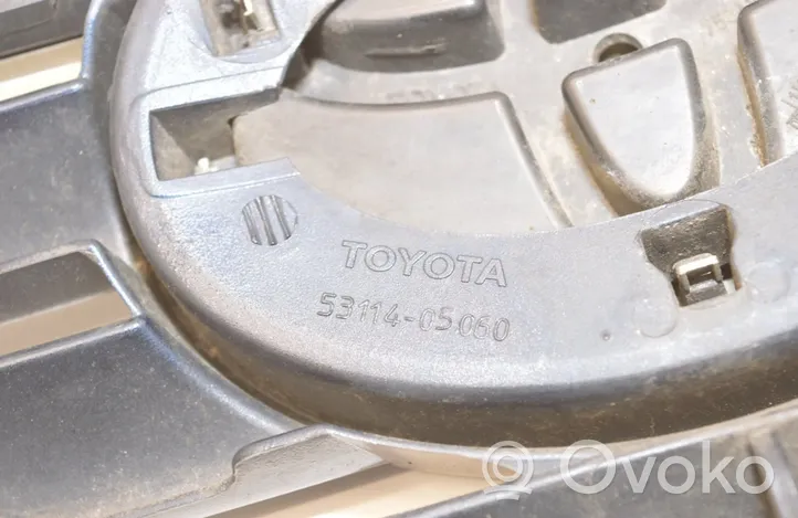 Toyota Avensis T250 Rejilla delantera 53114-05060