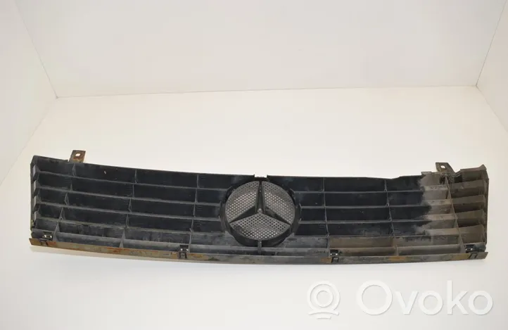 Mercedes-Benz Vito Viano W638 Grotelės priekinės A6388880415