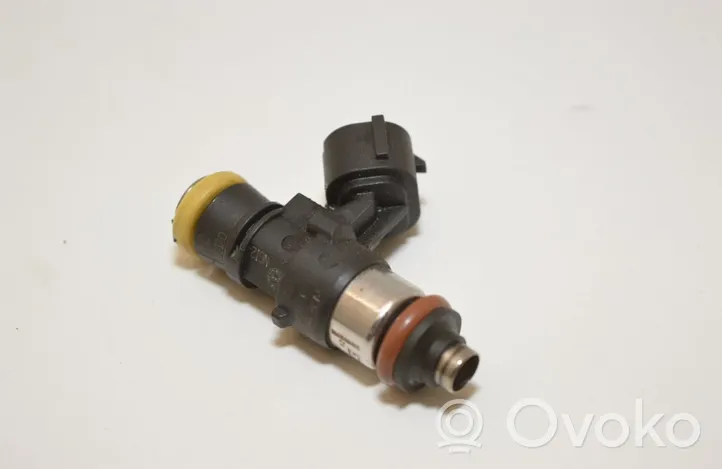 Volkswagen PASSAT B6 Injecteur de carburant 110R-000120