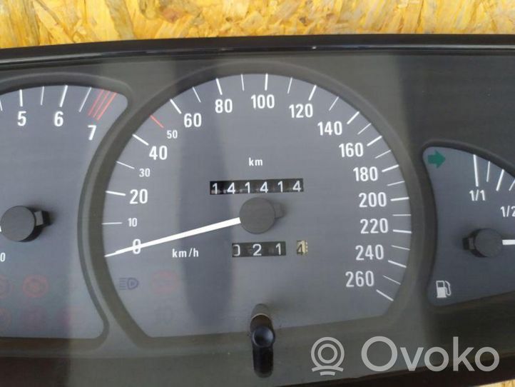 Opel Omega A Spidometras (prietaisų skydelis) 